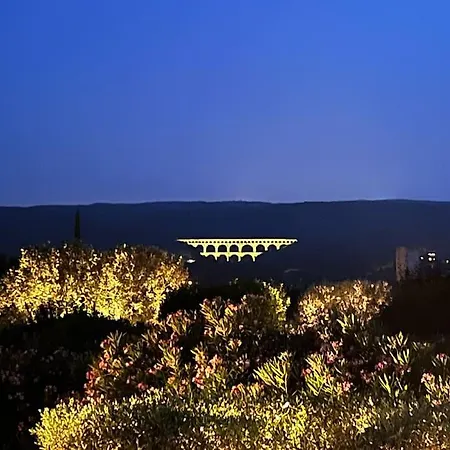 Luxury In Front Of The Famous Pont-du-gard. Vila Castillon-du-Gard