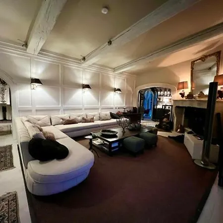 Luxury In Front Of The Famous Pont-du-gard. Castillon-du-Gard
