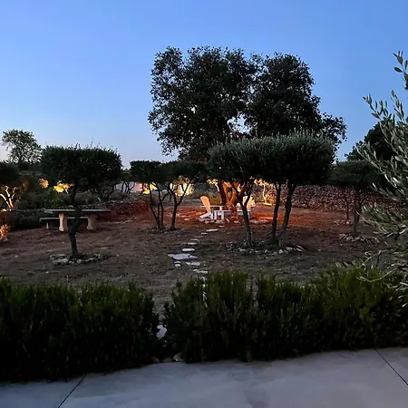 Luxury In Front Of The Famous Pont-du-gard. Villa Castillon-du-Gard