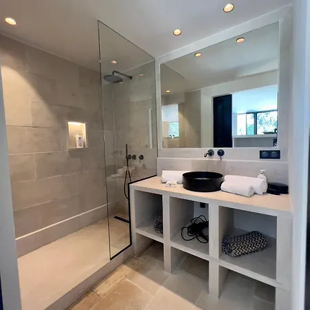 Luxury In Front Of The Famous Pont-du-gard. Vila