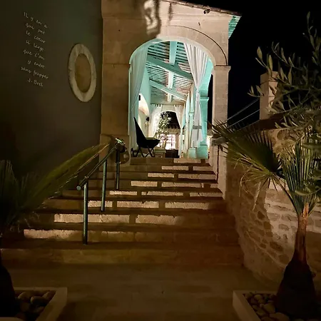 Luxury In Front Of The Famous Pont-du-gard. * Castillon-du-Gard
