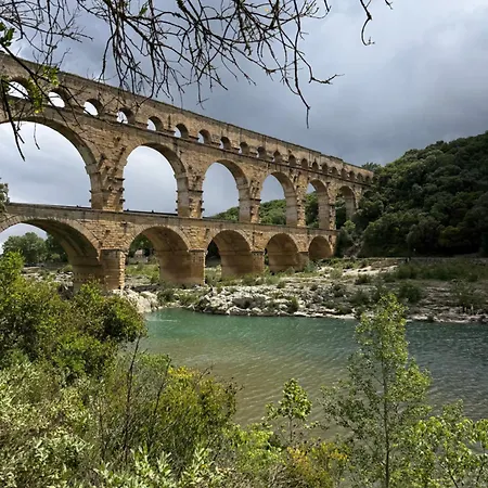 Luxury In Front Of The Famous Pont-du-gard. Villa Castillon-du-Gard