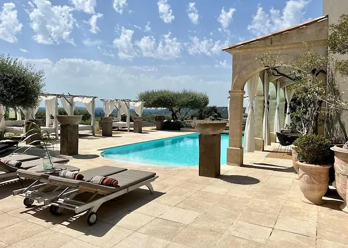 Luxury In Front Of The Famous Pont-du-gard. * Кастийон-дю-Гар