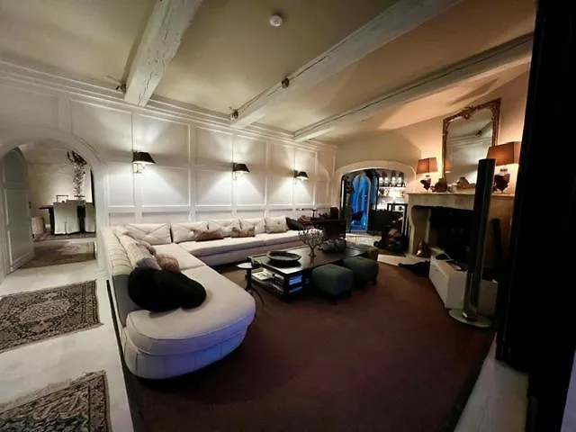 Luxury In Front Of The Famous Pont-du-gard. Кастийон-дю-Гар