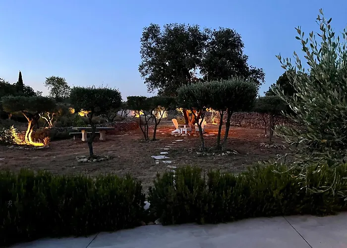 Luxury In Front Of The Famous Pont-du-gard. Вилла Кастийон-дю-Гар
