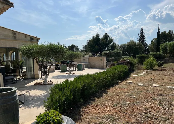 Luxury In Front Of The Famous Pont-du-gard. Вилла Кастийон-дю-Гар