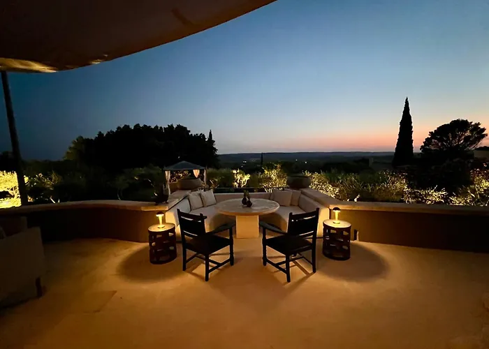 Luxury In Front Of The Famous Pont-du-gard. Вилла