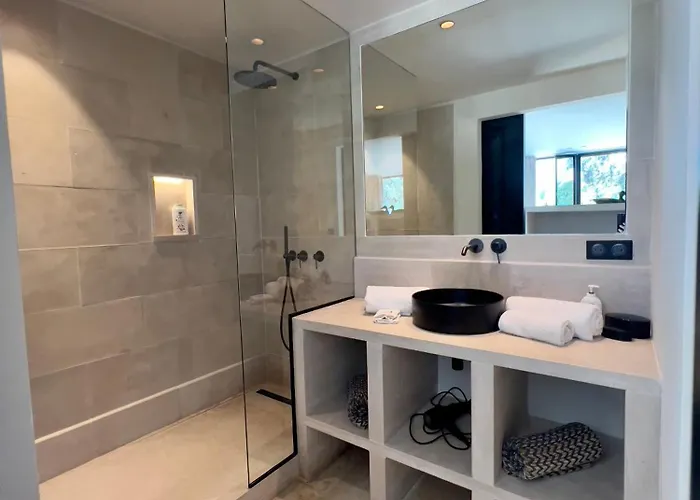 Luxury In Front Of The Famous Pont-du-gard. Вилла